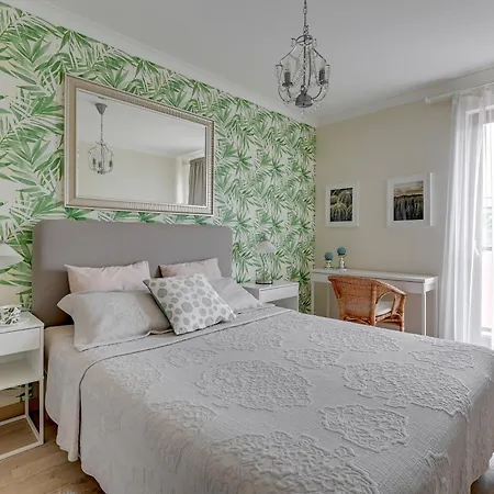 Blue Mandarin Island Daire